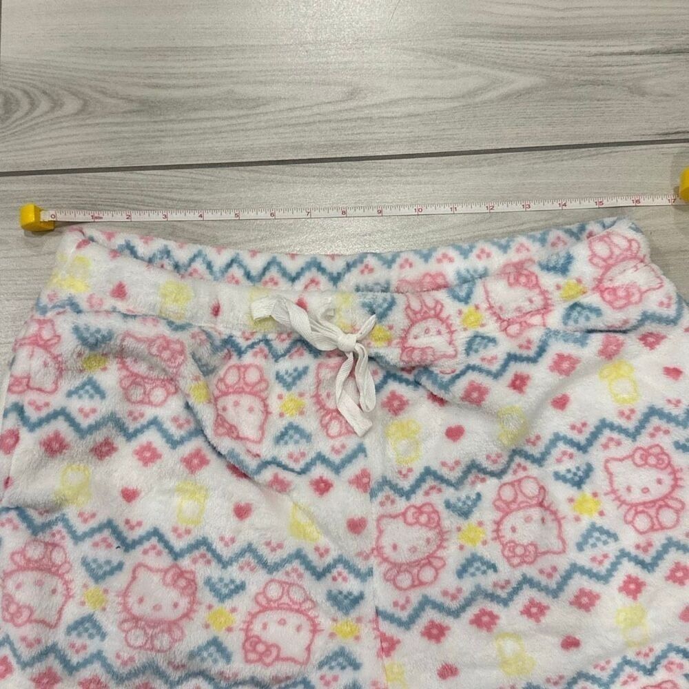 NWOT Sanrio Hello Kitty spring Easter themed fuzzy pajama shorts size large - Picture 3 of 6